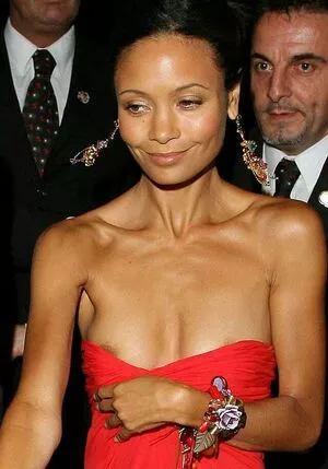 Thandie Newton / ThandiweNewton / dropitlikeitstot nude photo #0003