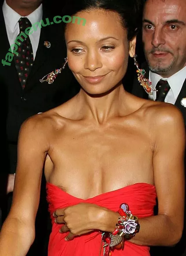 Thandie Newton nude photo #0003 (ThandiweNewton / dropitlikeitstot)