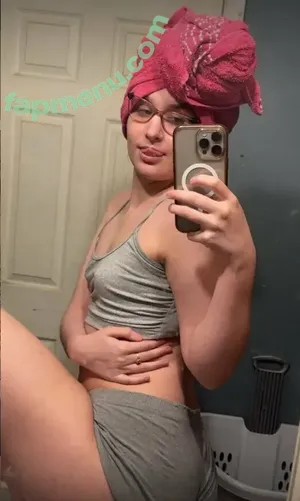 thaofficialkatie / thaofficial_katy nude photo #0003