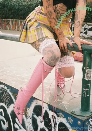 thatdaisyghoul / thatdaisyghoulxox nude photo #0011