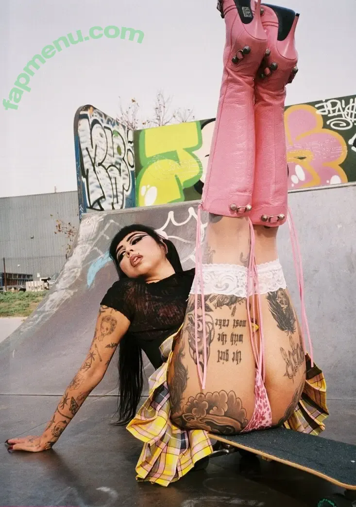 thatdaisyghoul nude photo #0009 (thatdaisyghoulxox)