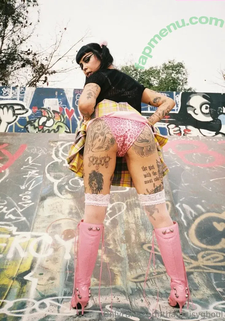 thatdaisyghoul nude photo #0013 (thatdaisyghoulxox)