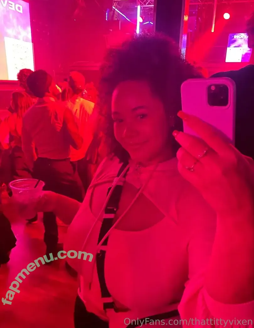 thattittyvixen nude photo #0004 (thatphotovixen)