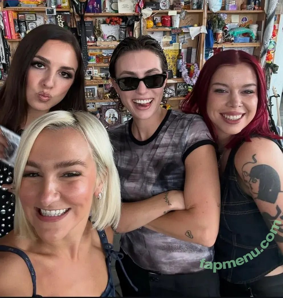 The Beaches nude photo #0023 (thebeachesband)