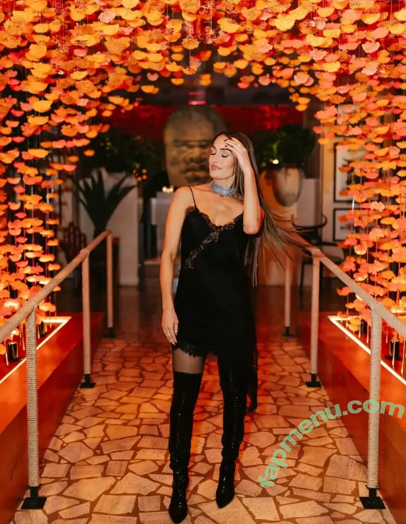 The Bella Twins: nude photo #1066 (Nikki Bella & Brie Bella / thenikkibella)