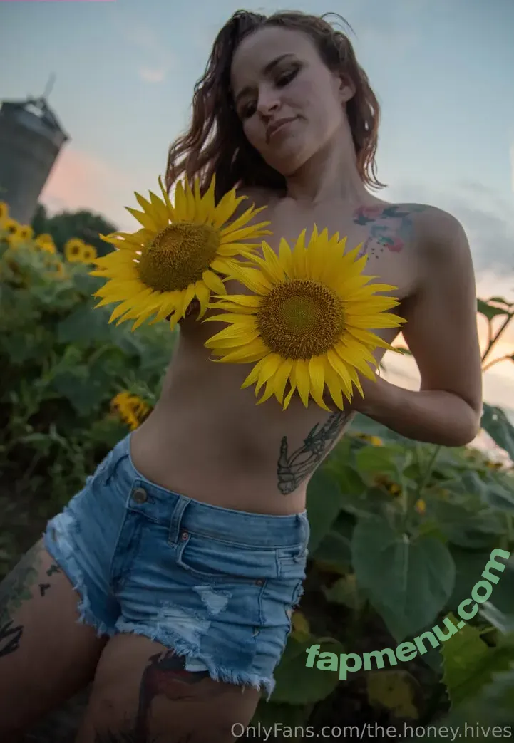 the.honey.hives nude photo #0010 (thehoneyhivellc)