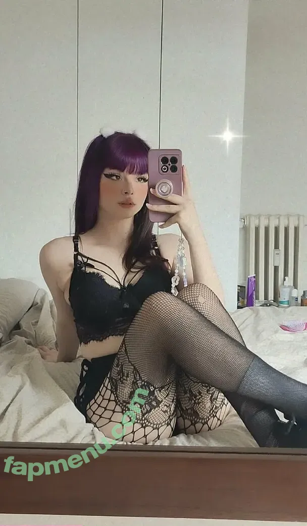 theakaleina nude photo #0022 (ihatelaiika)