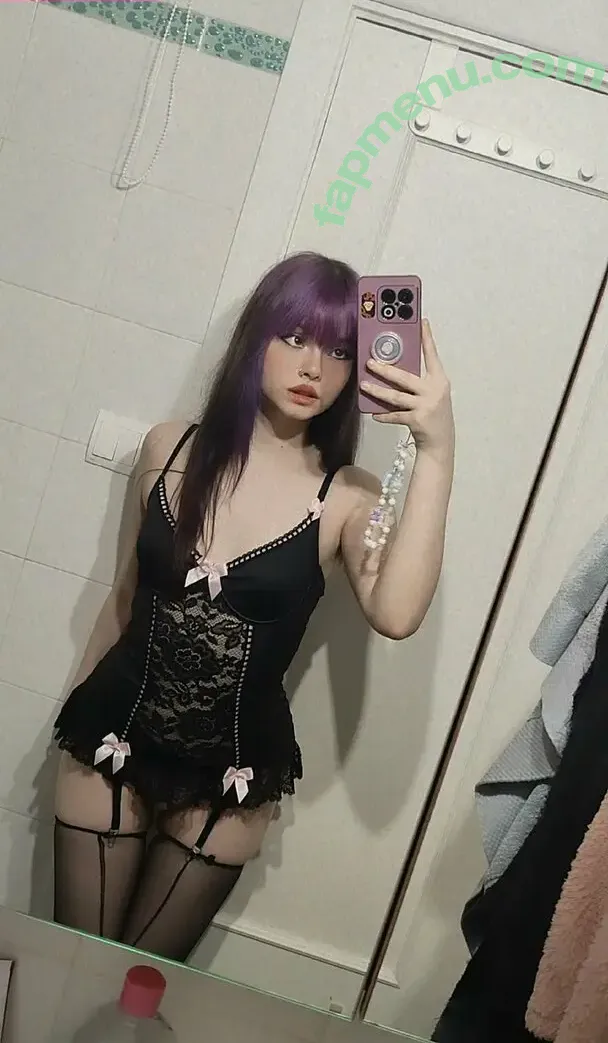 theakaleina nude photo #0030 (ihatelaiika)