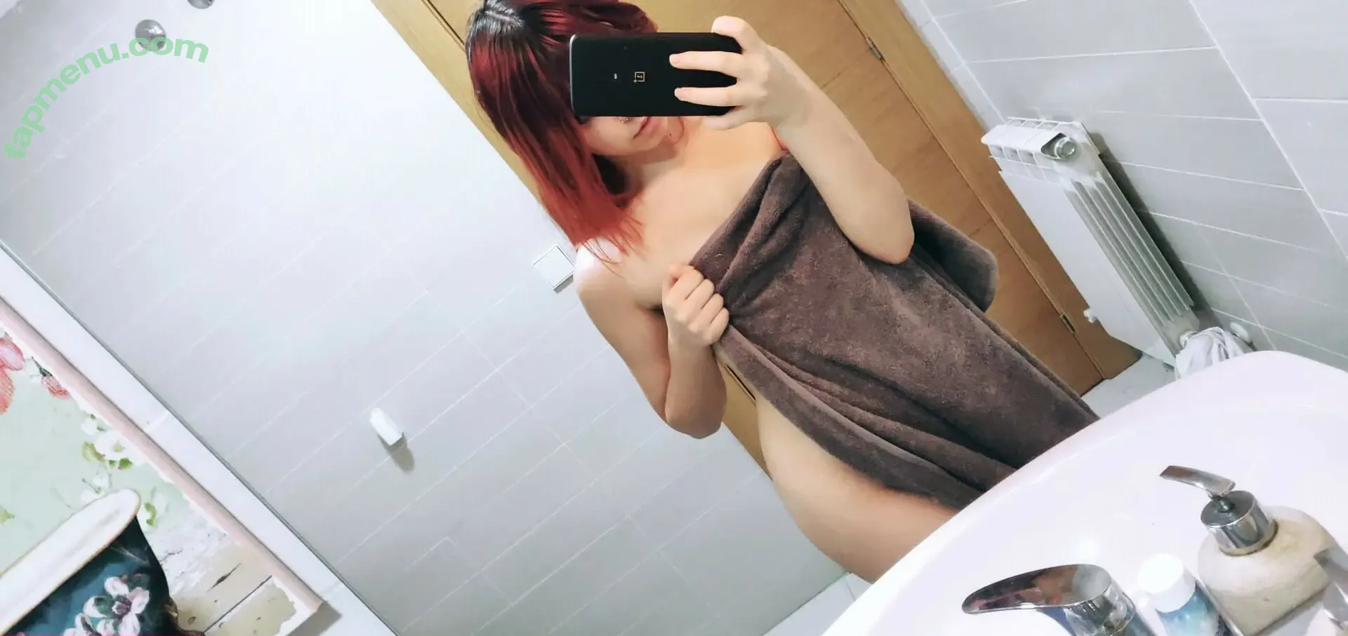 theakaleina nude photo #0053 (ihatelaiika)