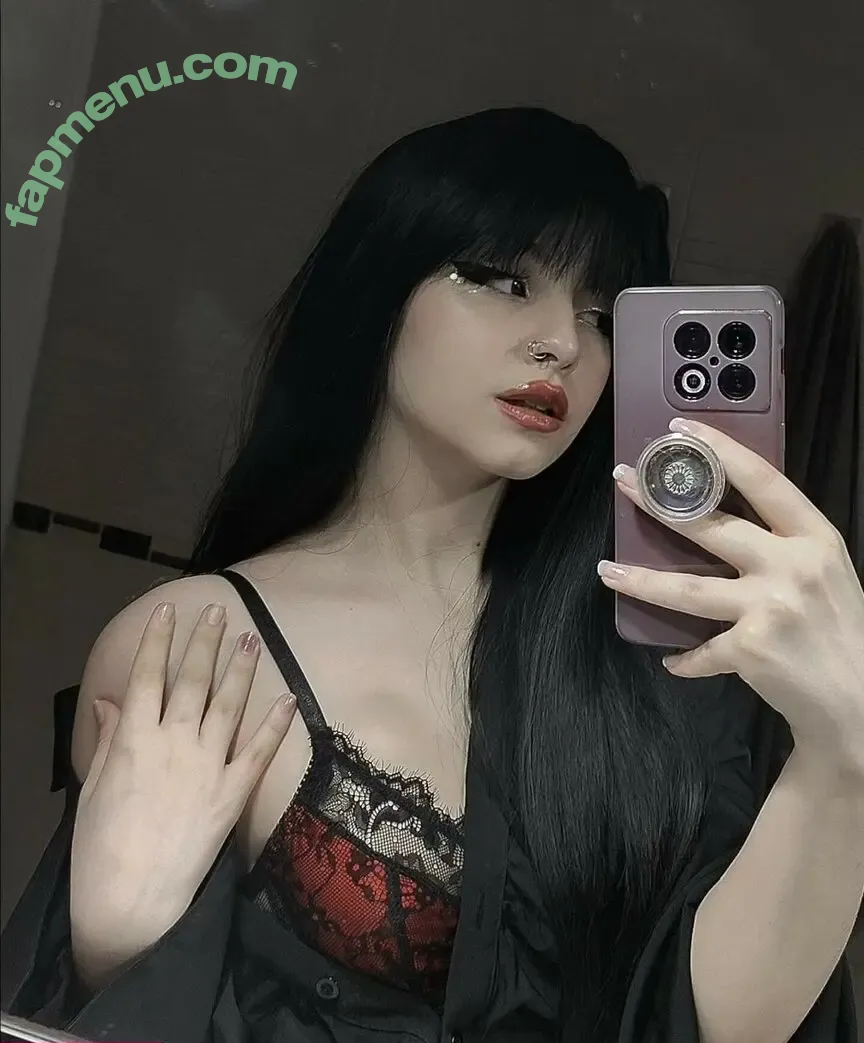 theakaleina nude photo #0117 (ihatelaiika)