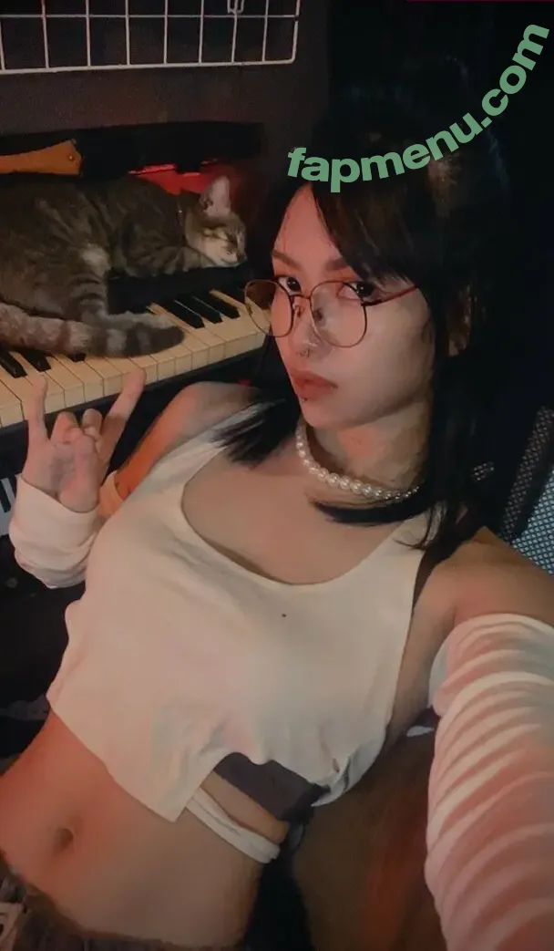 theavtist nude photo #0007 (AVE / the_acido)