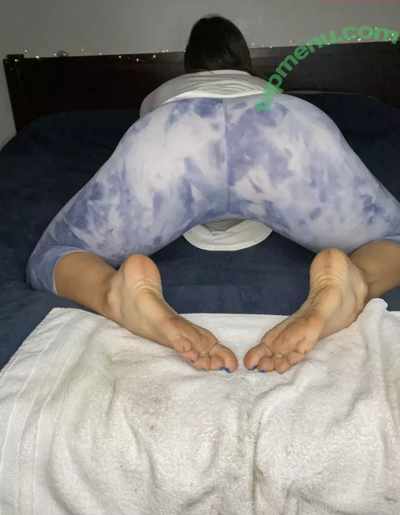 thebarefootcutie nude photo #0003 (thebarefootcutie)