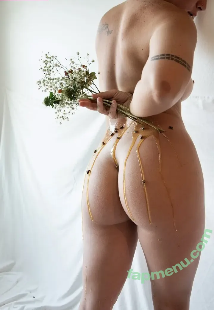 Thebugortheletter nude photo #0002 (bugortheletter)