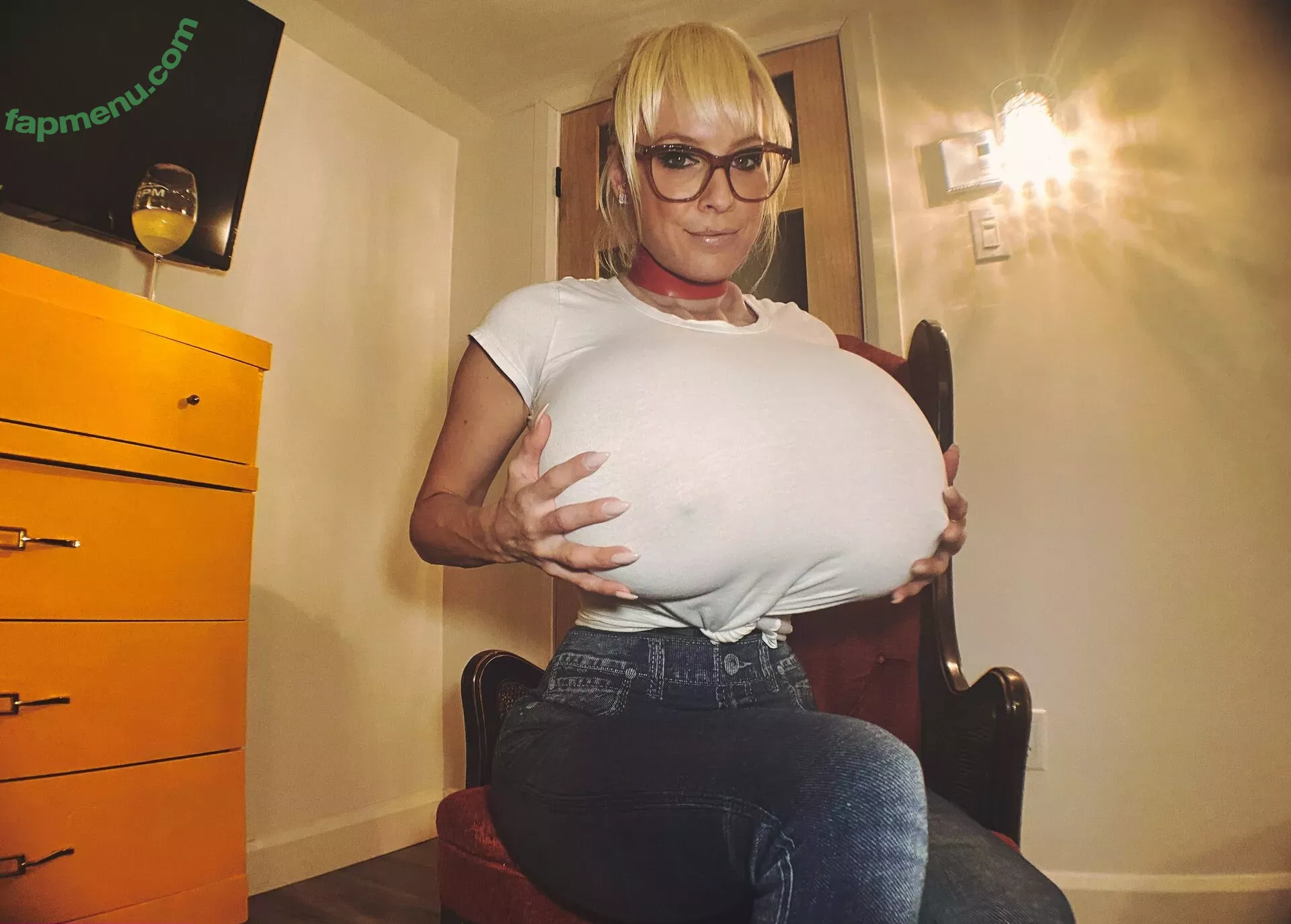 thebustysasha nude photo #0004 (pinupgodesses)