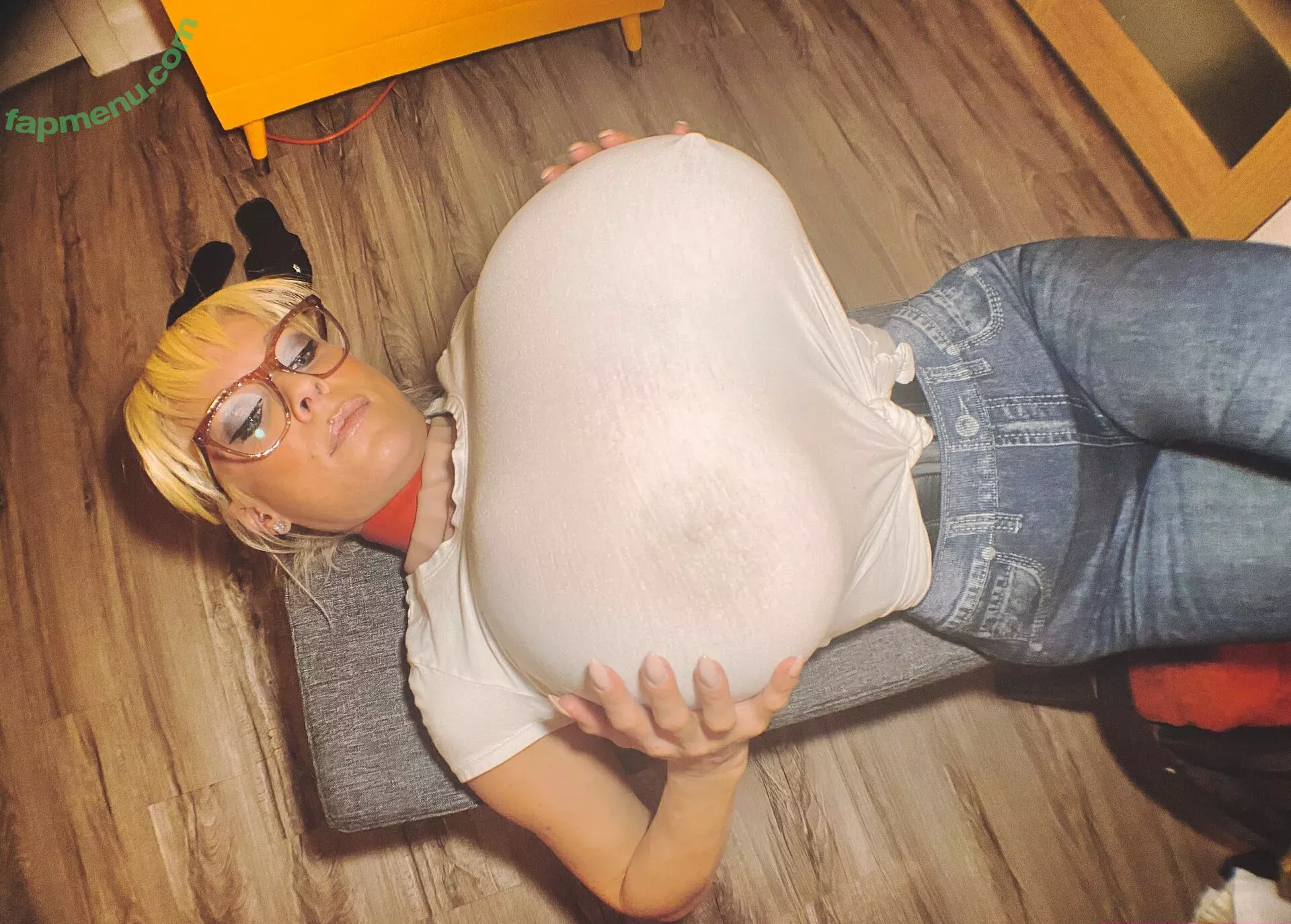 thebustysasha nude photo #0008 (pinupgodesses)