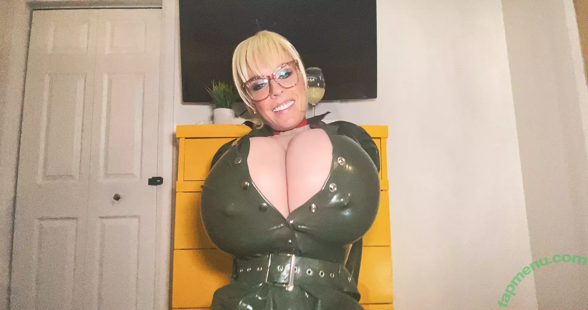 thebustysasha nude photo #0011 (pinupgodesses)