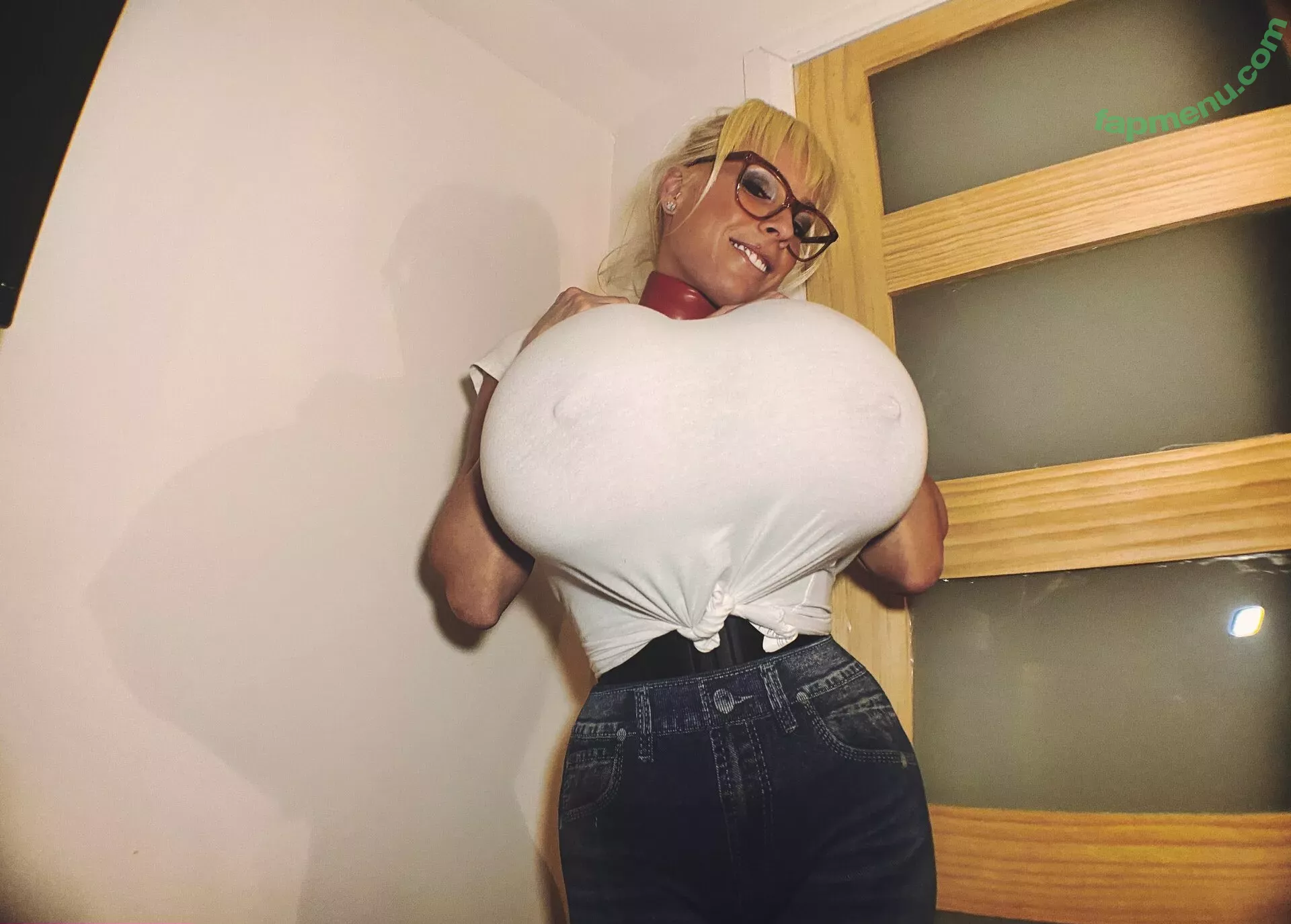 thebustysasha nude photo #0061 (pinupgodesses)