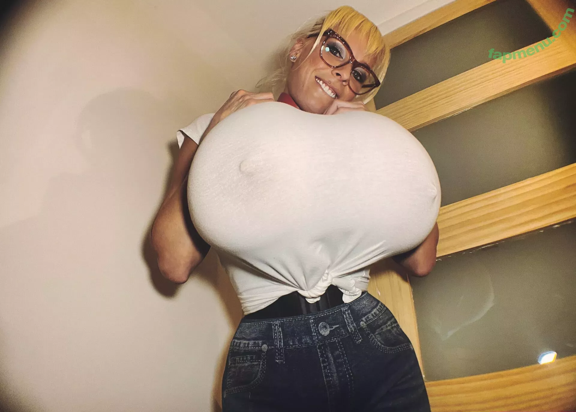 thebustysasha nude photo #0062 (pinupgodesses)