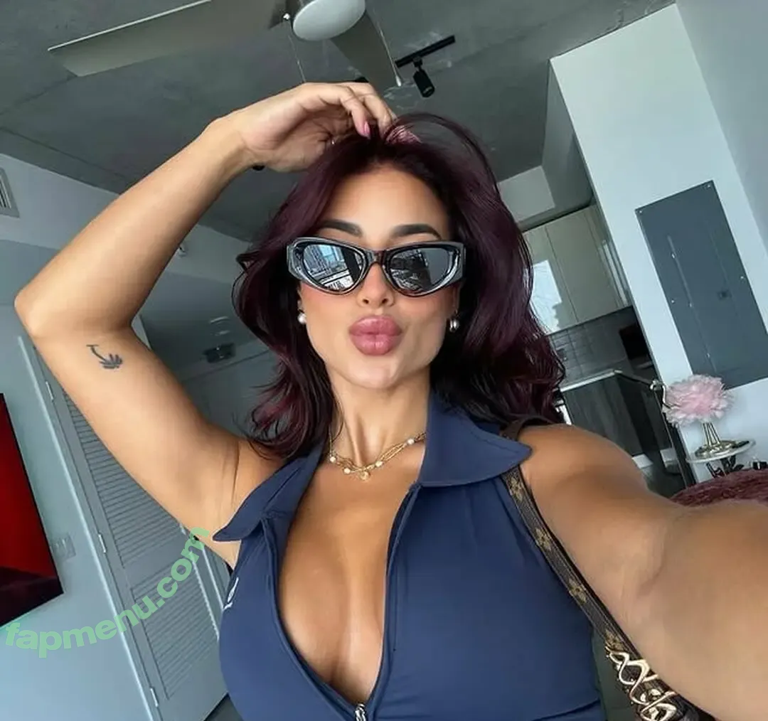 thedanihin nude photo #0013 (Daniela Hincapie / daniihiin)