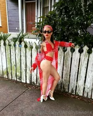 thehollyhendrix / itshollyhendrix nude photo #0002
