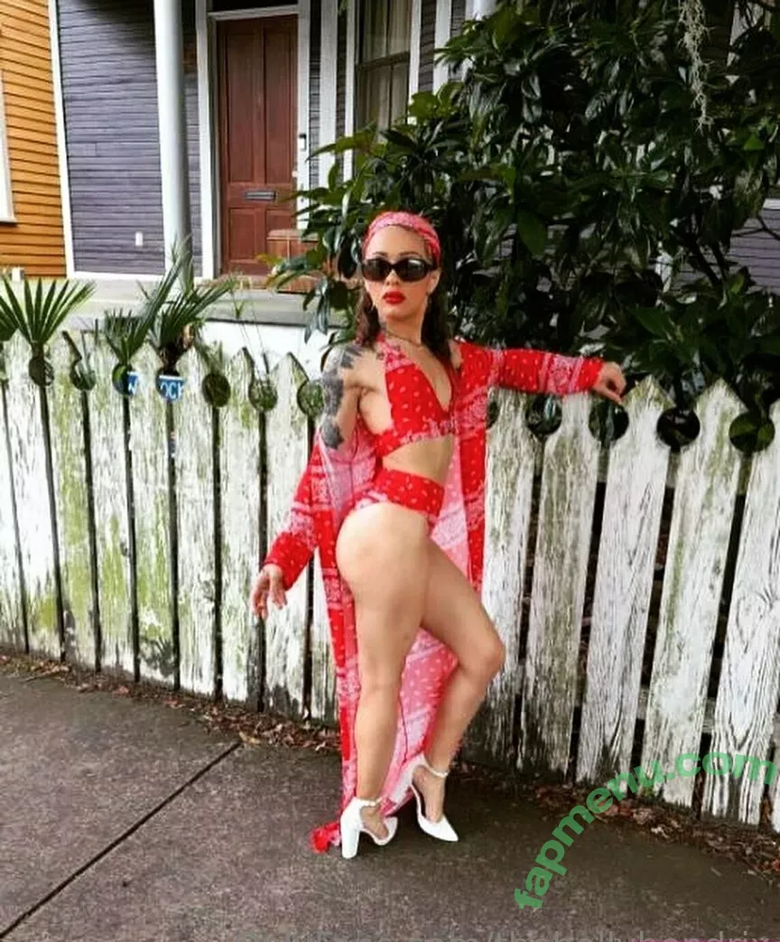 thehollyhendrix nude photo #0002 (itshollyhendrix)