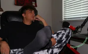 thehunghooper / hung_huge nude photo #0067