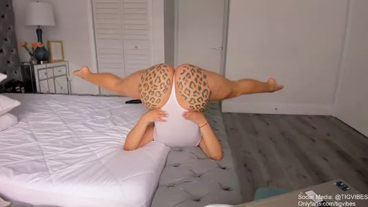 theislandgirl / lilysvibe / tigvibes nude photo #0010