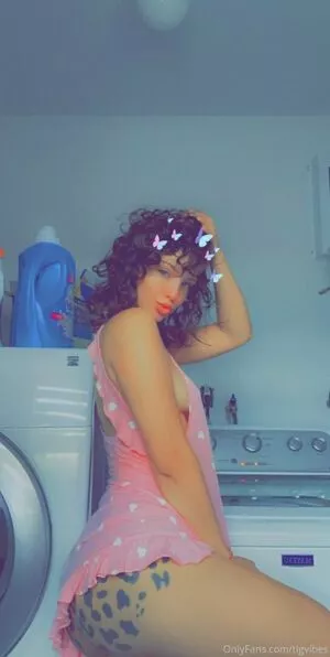 theislandgirl / lilysvibe / tigvibes nude photo #0049