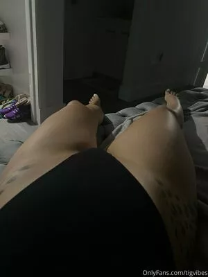 theislandgirl / lilysvibe / tigvibes nude photo #0076