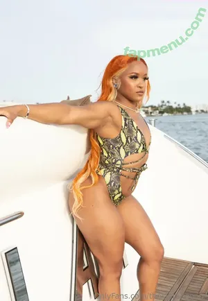thekierahogan_ / hoganknowsbest18 nude photo #0015