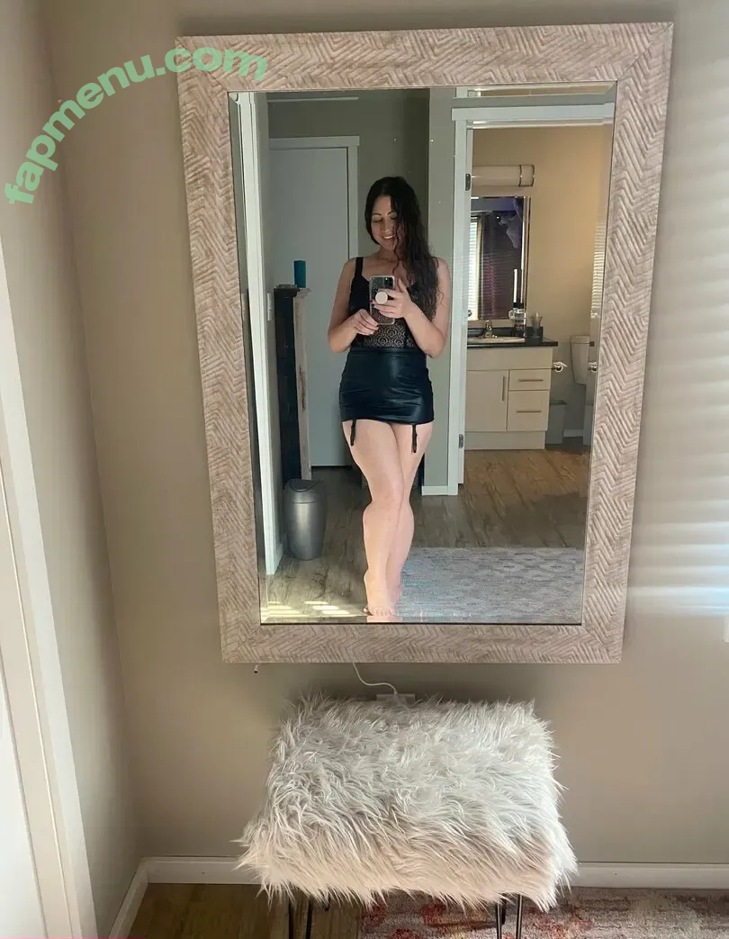 theladyinvelvet nude photo #0005 (threnodyinvelvet)