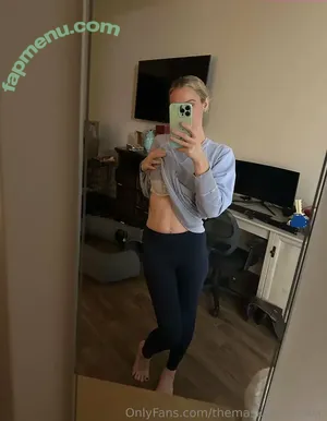 themaskedmom69 / The_Masked_Mom / realmrsmolly / themaskedmomvip / themennonitemom nude photo #0067