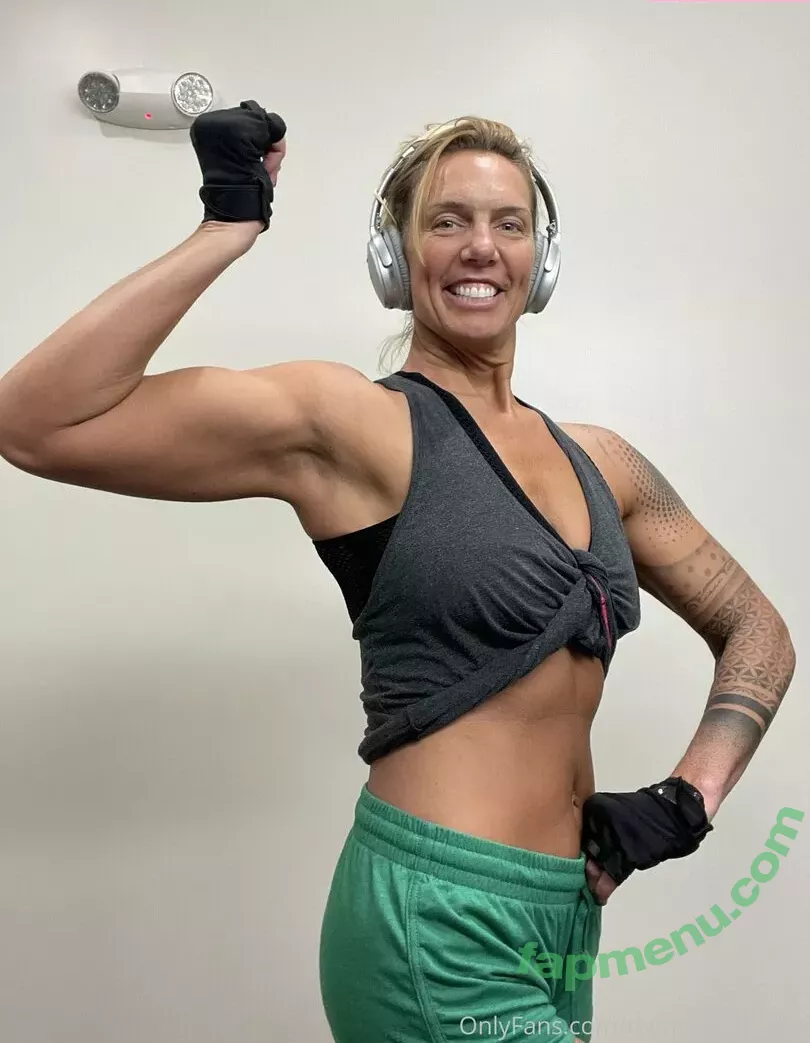 themikaylamiles nude photo #0358 (themikaylamiles)