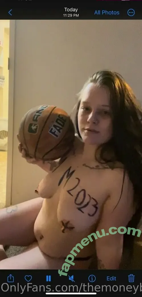 themoneybee nude photo #0002 (themoneybee)