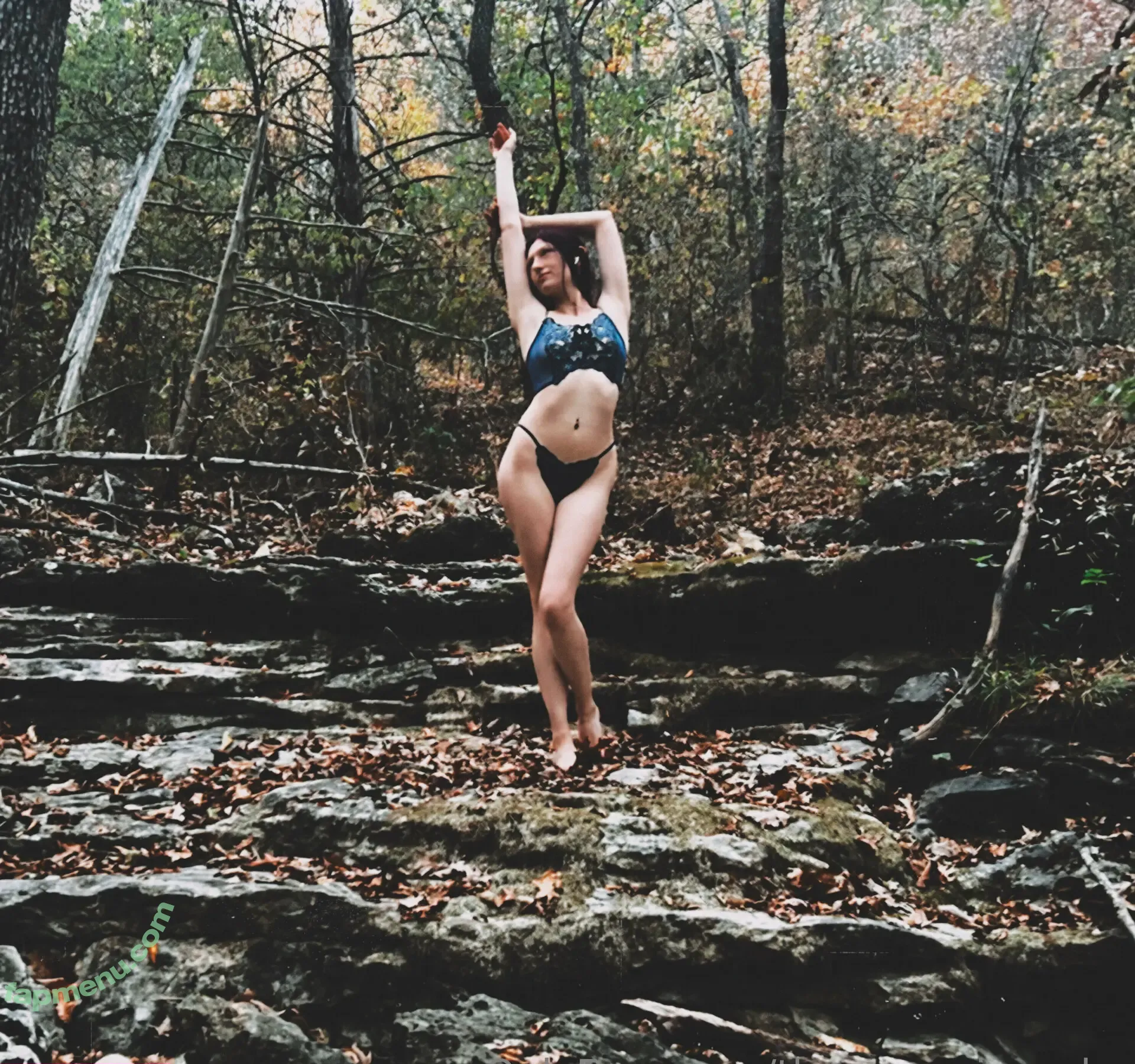 thenamesieesaha nude photo #0008 (thenamesieesaha)