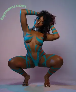 theniknikcourtney / Anika nude photo #0007