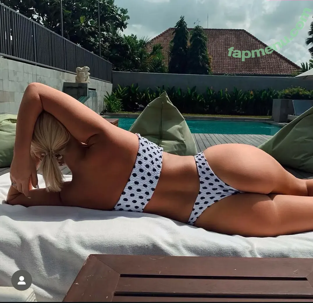 Theonlyblondeone nude photo #0005 (Theonlyblondeone)