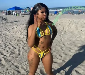 Theoriginalyann / 5starlovergirlxoxo / Yanndabratt nude photo #0011