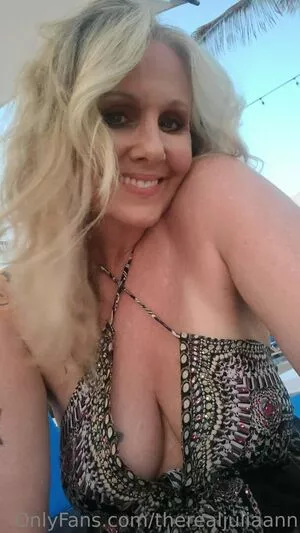 TheRealJuliaAnn / therealjuliaannfanlive_ nude photo #0418