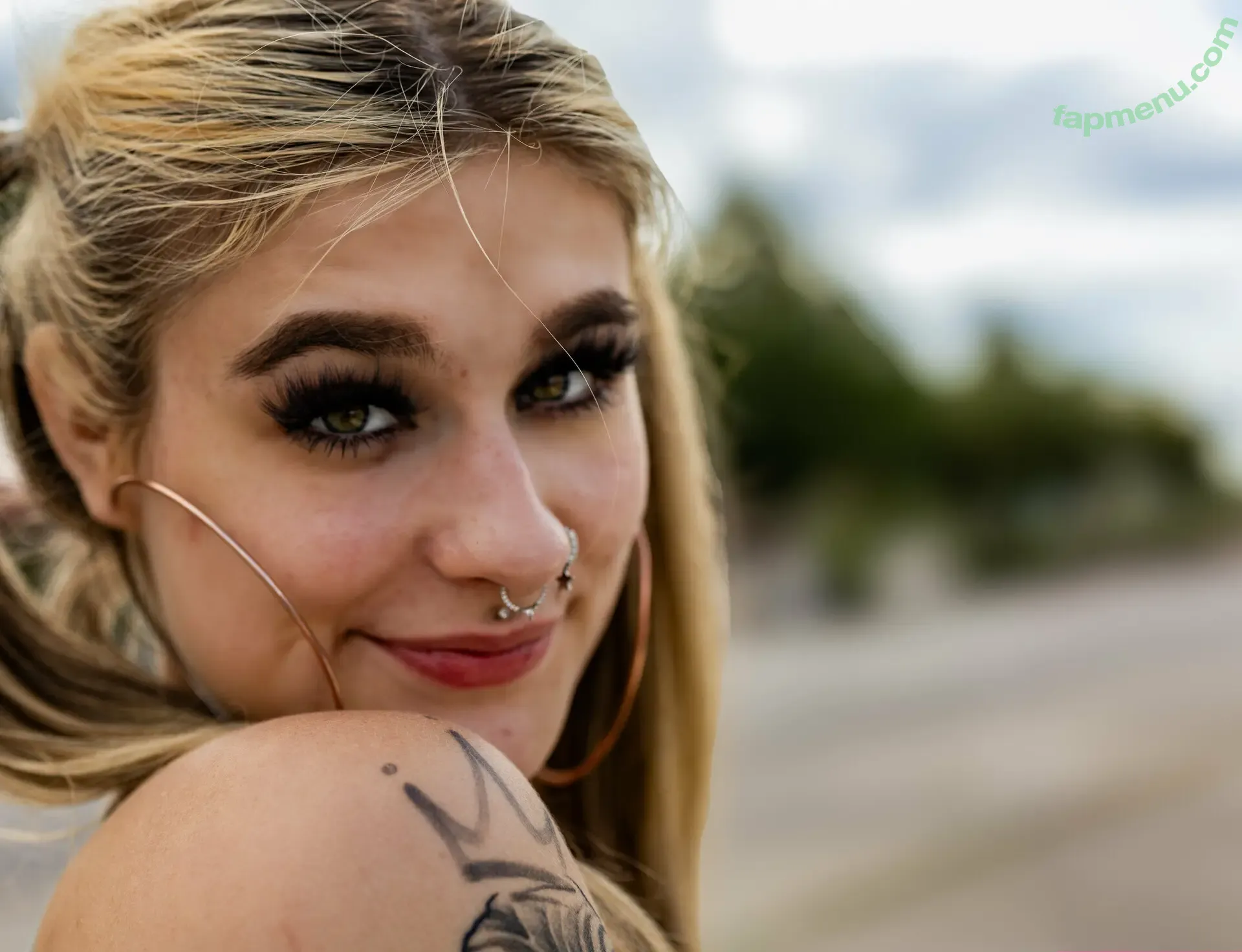 thereallivlust nude photo #0019 (thereallivlust)
