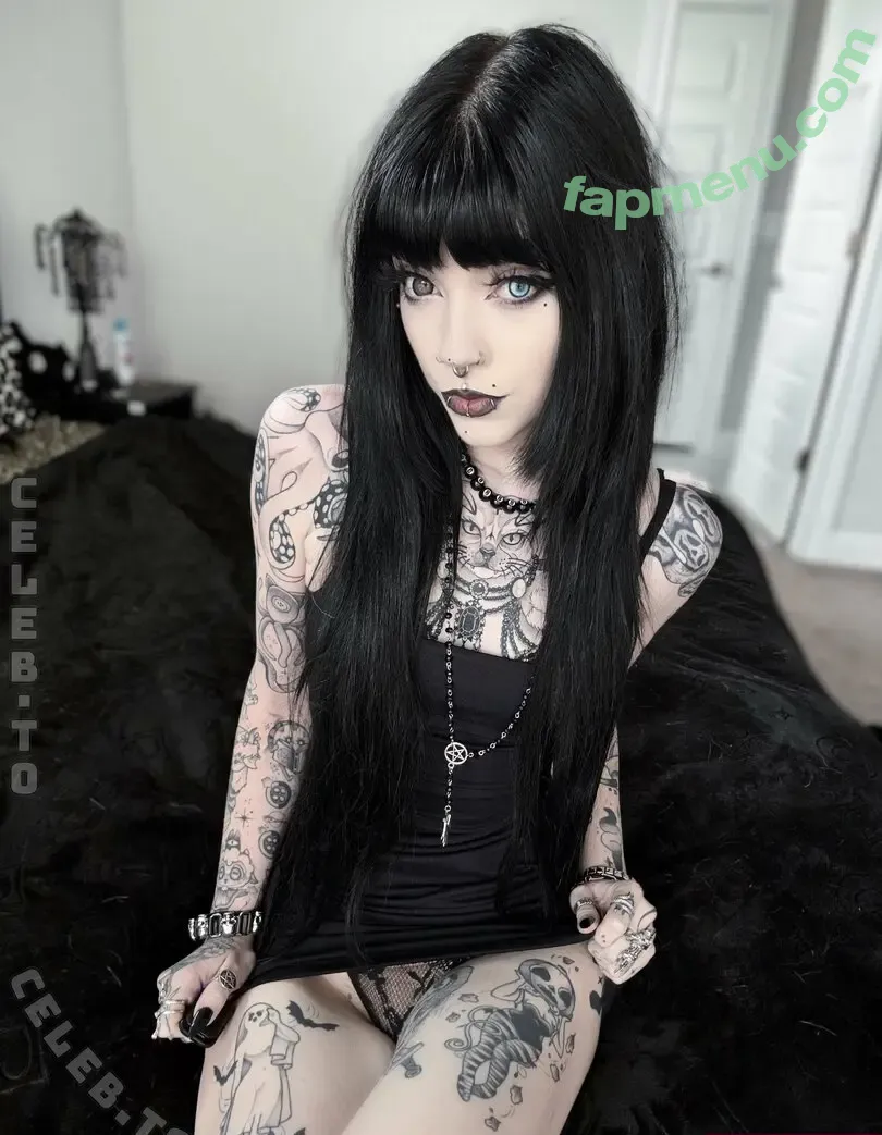 therealm3dusa_ nude photo #0050 (1AmM3dusa_ / therealmedussa)