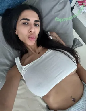 therealmorenita / Sarasfamurri nude photo #0003