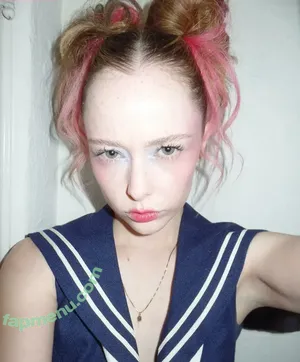 thestrawberrybutcher / SuzieSon / charlieisomething / mymotherfvckedmickjagger nude photo #0105