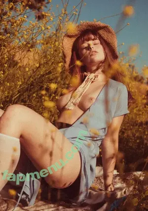 thestrawberrybutcher / SuzieSon / charlieisomething / mymotherfvckedmickjagger nude photo #0125
