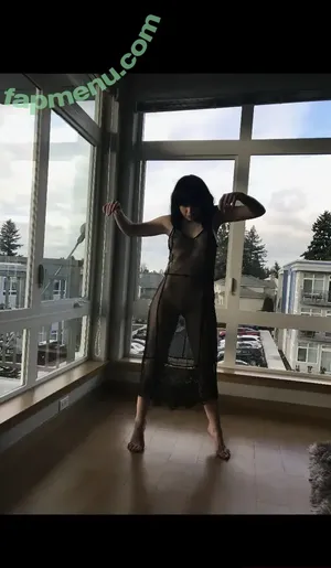 thestrawberrybutcher / SuzieSon / charlieisomething / mymotherfvckedmickjagger nude photo #0314