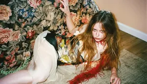 thestrawberrybutcher / SuzieSon / charlieisomething / mymotherfvckedmickjagger nude photo #0446