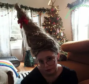 thestrawberrybutcher / SuzieSon / charlieisomething / mymotherfvckedmickjagger nude photo #0459