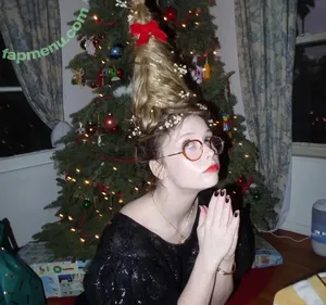 thestrawberrybutcher / SuzieSon / charlieisomething / mymotherfvckedmickjagger nude photo #0468