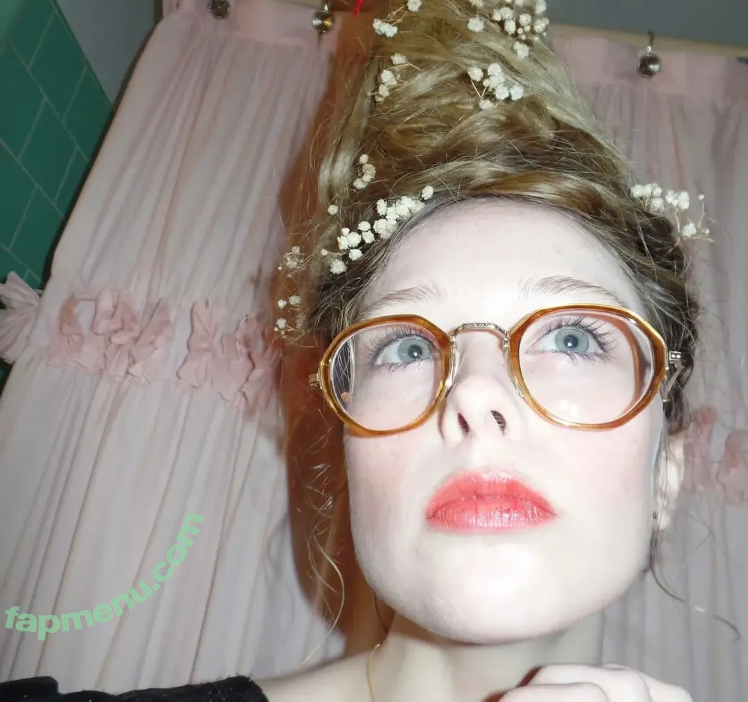 thestrawberrybutcher nude photo #0456 (SuzieSon / charlieisomething / mymotherfvckedmickjagger)