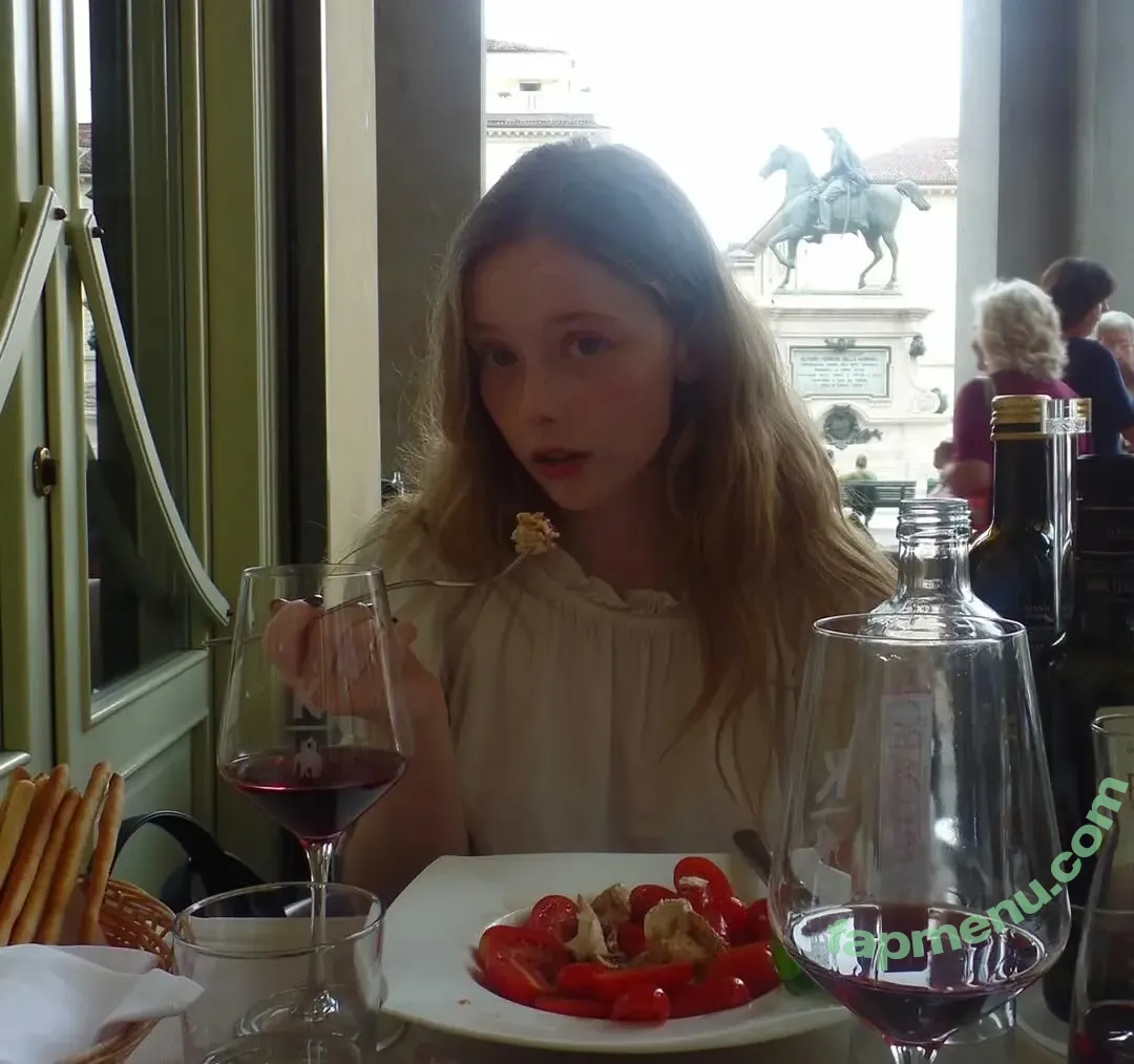 thestrawberrybutcher nude photo #0461 (SuzieSon / charlieisomething / mymotherfvckedmickjagger)